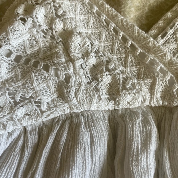 Flowy White Boho Top with Knit Detail and Layered Bottom Look - Picture 3 of 4